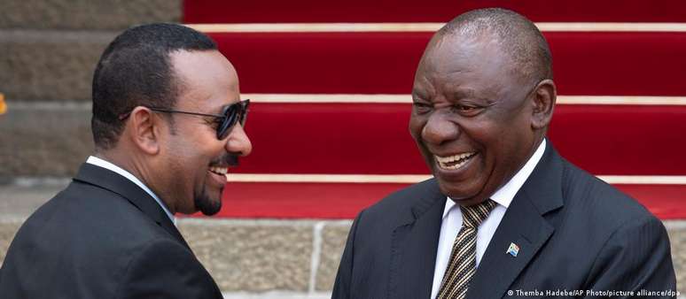 O primeiro-ministro da Eti&oacute;pia, Ahmed, em visita ao presidente da &Aacute;frica do Sul, Ramaphosa, em janeiro de 2020
