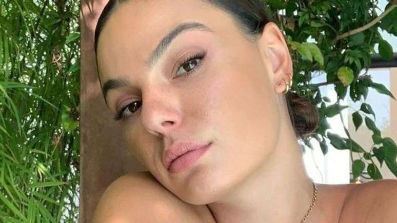 Isis Valverde delights when posing next to her son: ‘Lindinhos’