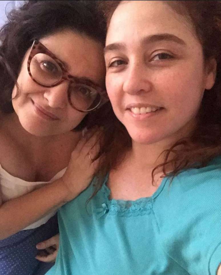 As atrizes Inez Viana e Debora Lamm juntas em foto de 2020