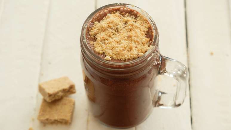 Chocolate quente com paçoca –