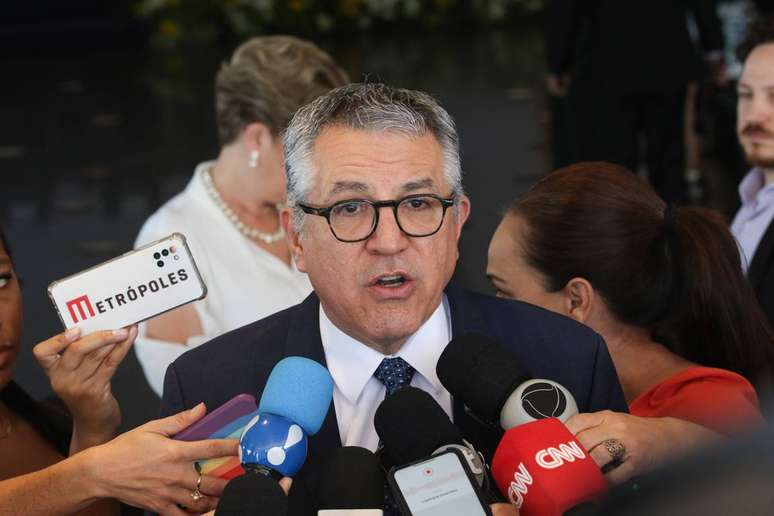 BRASILIA DF NACIONAL PADILHA 16-06-2023 16/06/2023 O Ministro das Relações Institucionais, Alexandre Padilha, fala aos jornalistas, durante cerimônia de comemoração dos 24 anos de ministério da defesa.. FOTO Antônio Cruz/ Agencia Brasil