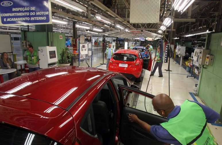 Vehicle production fell 7.1% in June despite high sales under federal program, Anfavea says