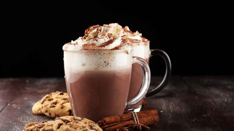 Chocolate quente com chantilly –