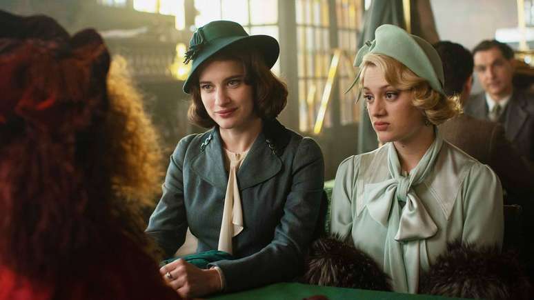 Nadia Tereszkiewicz e Rebecca Marder em 'O crime &eacute; meu'