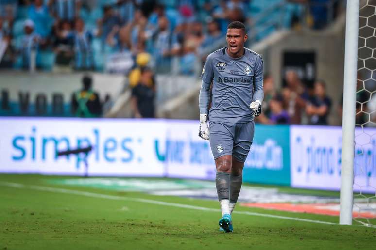 Adriel perdeu espa&ccedil;o no Gr&ecirc;mio 