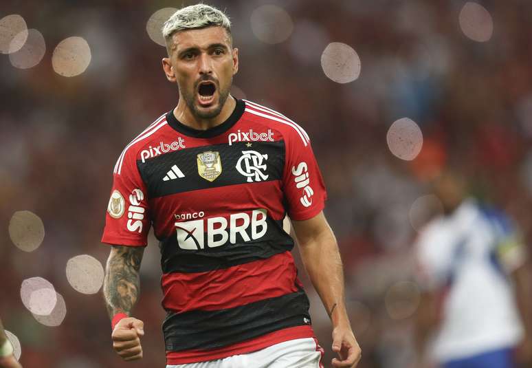 De Arrascaeta confirma sondagens do futebol &aacute;rabe, mas mant&eacute;m foco no Flamengo &ndash;
