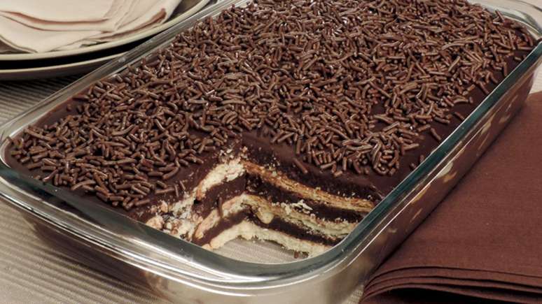 Pav&ecirc; de brigadeiro com chocolate meio amargo