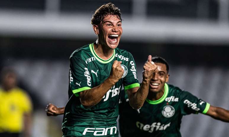 Palmeirenses comemoram um dos gols no triunfo diante do Santos &ndash;