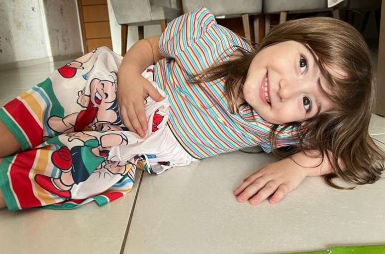 Athena tem 3 anos é uma criança superinteligente