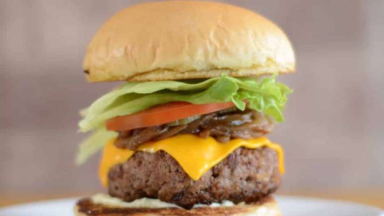 Homemade complete burger: learn how to prepare the best recipe