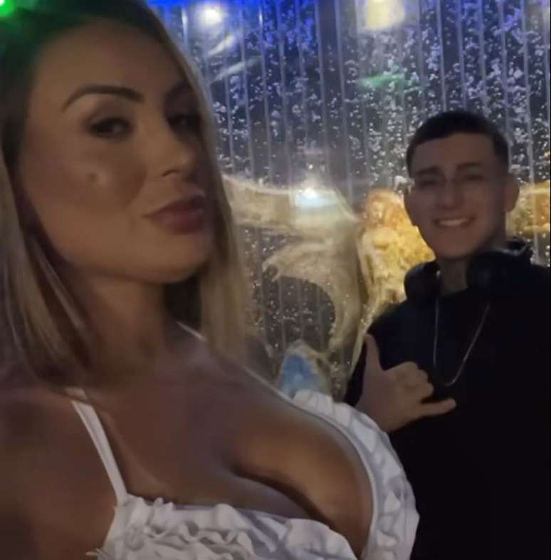 Andressa Urach takes her youngest son to a nightclub and is criticized by her ex-husband