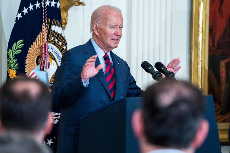 Presidente americano Joe Biden disse que demorou "um tempo para ser convencido a fazer isso", mas agiu porque "os ucranianos estão ficando sem munição