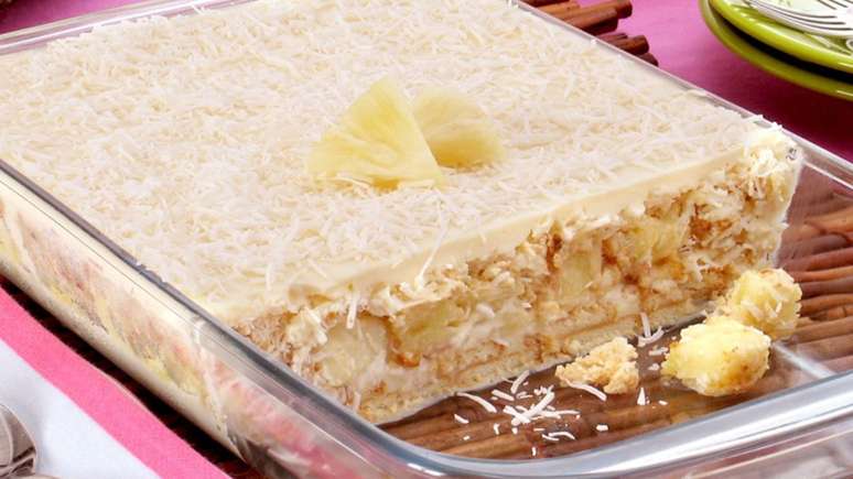 Pavê de coco com abacaxi