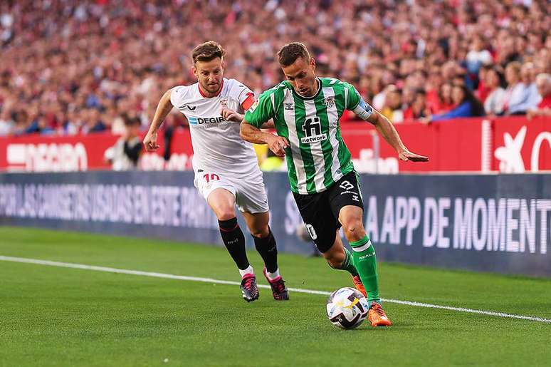 Sergio Canales e Ivan Rakitic em Sevilla x Real Betis – Fran Santiago/Getty Images