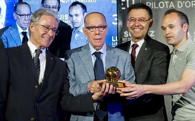 Luis Suárez, vencedor da Bola de Ouro em 1960, morre aos 88 anos