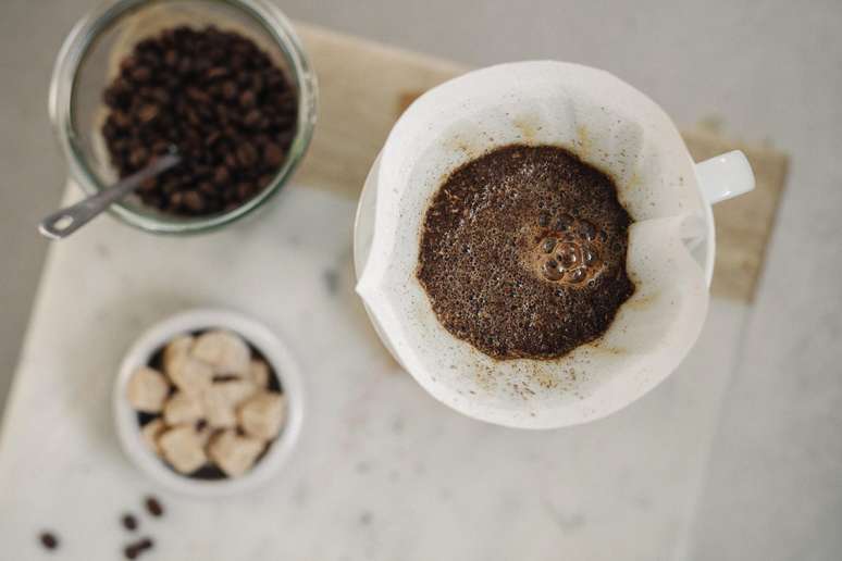 Melitta Bentz fez o primeiro filtro de café com um pedaço de papel do caderno escolar de um dos filhos