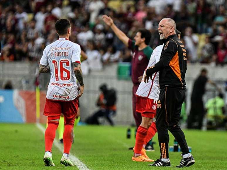 Mano fez de tudo, mas não impediu a derrota para o Flu – Foto Thiago Ribeiro/Getty Images
