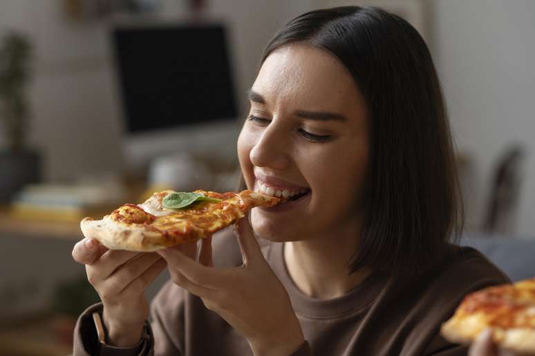 Entenda como o cérebro funciona quando comemos pizza