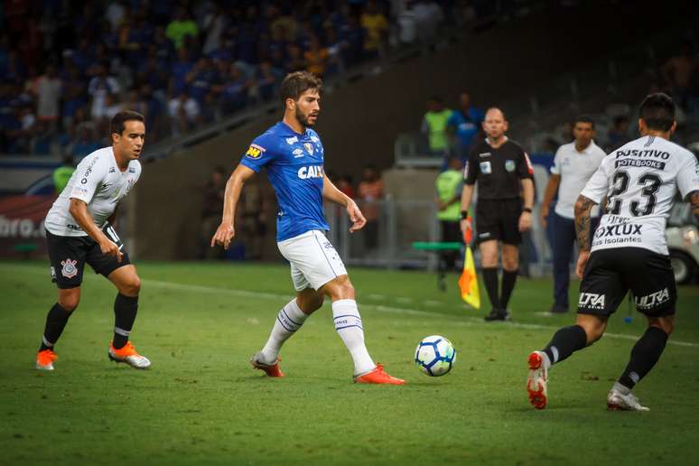 Cruzeiro anuncia a contratação do volante Lucas Silva, cruzeiro