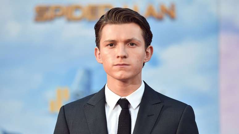 Tom Holland detalha luta contra o alcoolismo: "Me preocupou"