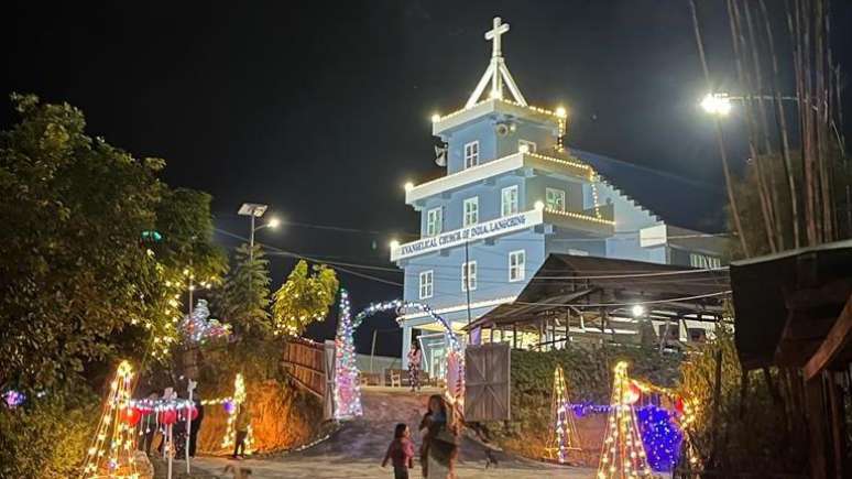 A igreja de Langching antes de ser destruída