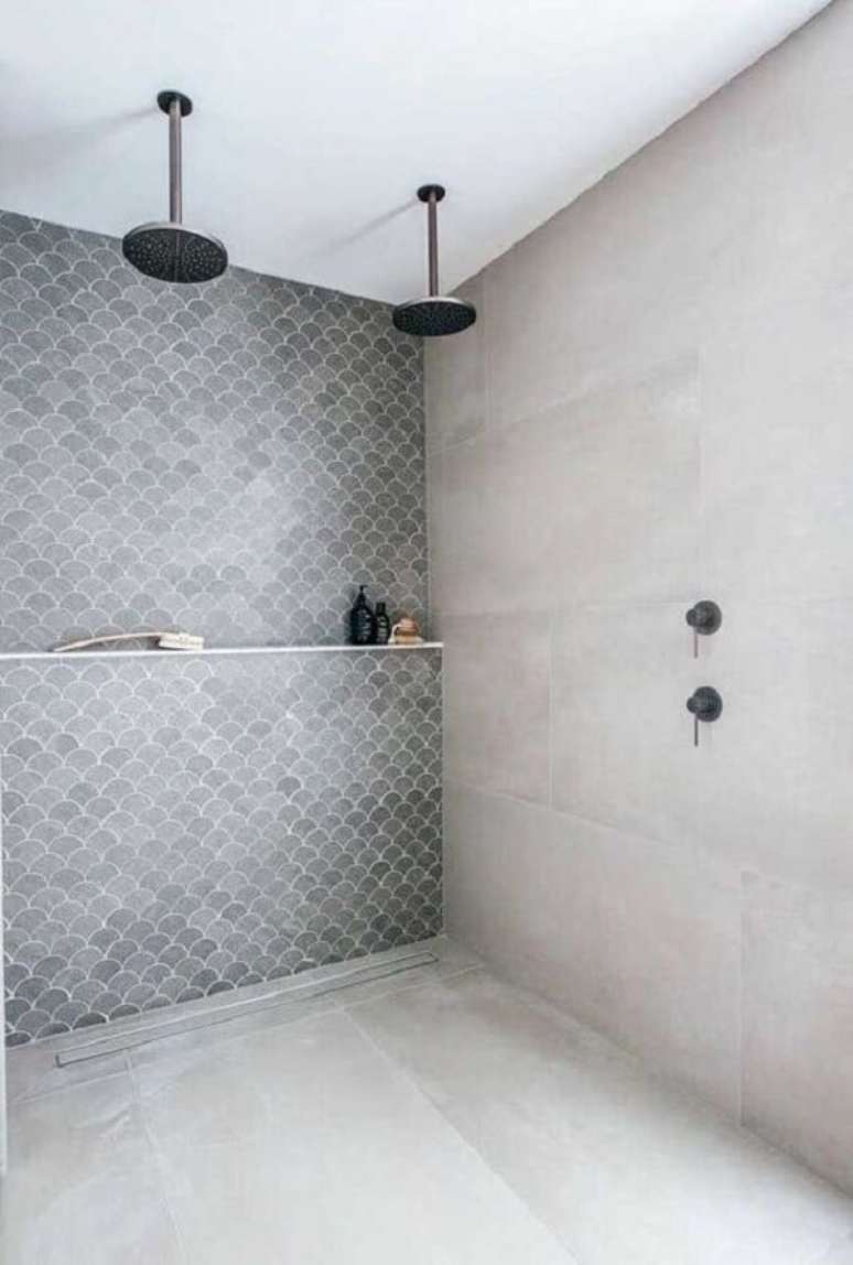 38. Modelo de ralo linear oculto &ndash; Foto: Decor F&aacute;cil
