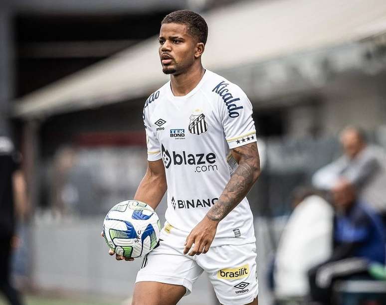 Kevyson em último jogo do Santos 