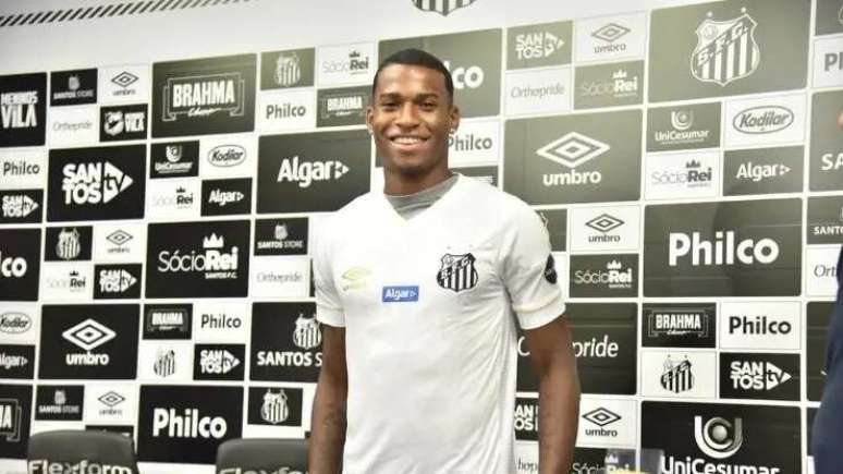 Jean Lucas em sua primeira apresentação com a camisa do Santos em 2019 