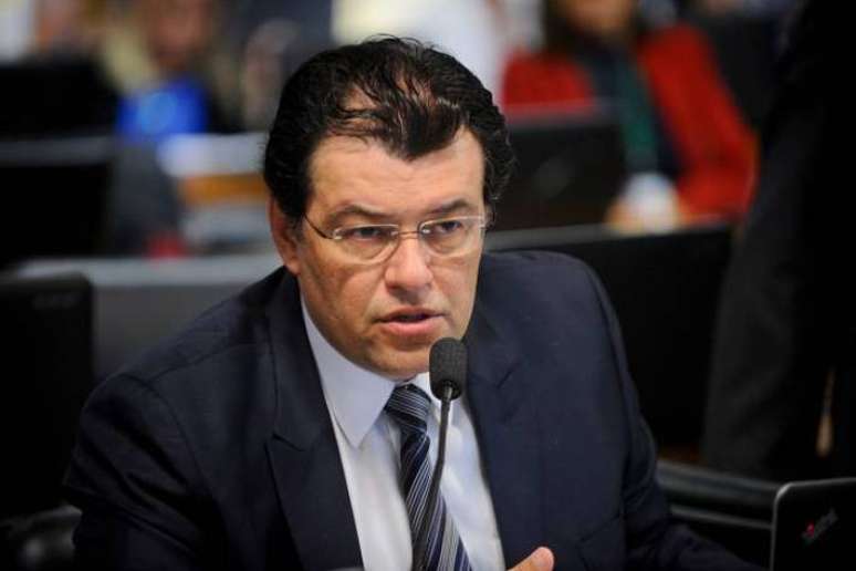 Senador Eduardo Braga é um dos cotados para relator da reforma tributária na Câmara.