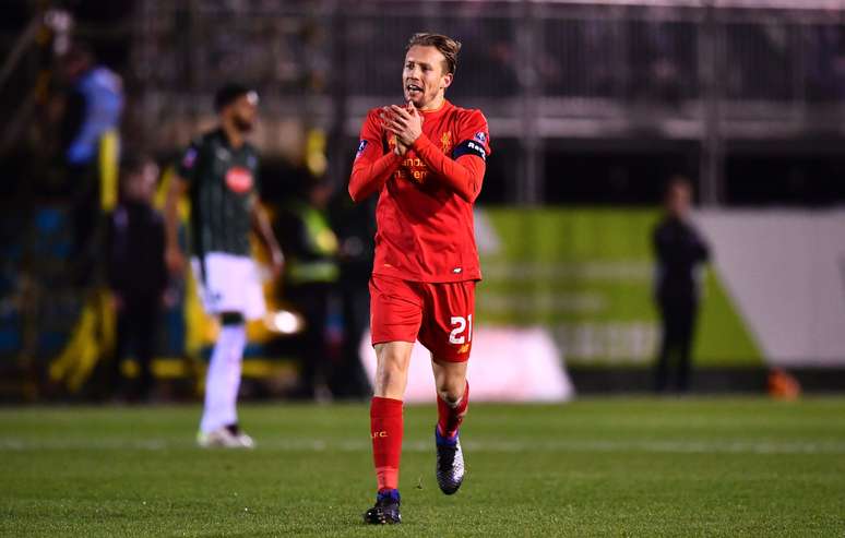 Lucas Leiva durante partida pelo Liverpool –