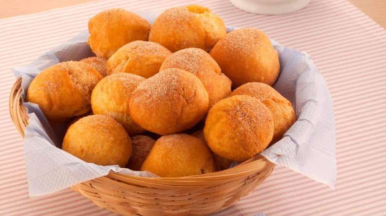 Bolachinha de côco com goiabinha - Picture of Café Pão de Queijo, Pocos de  Caldas - Tripadvisor