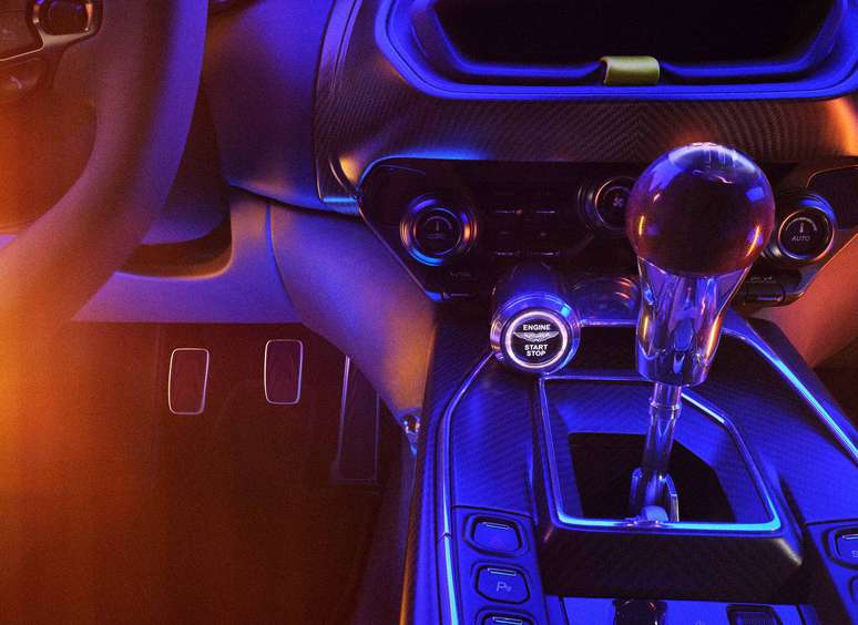 Aston Martin Valour celebra 110 anos da marca brit&acirc;nica.