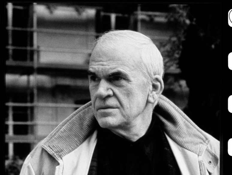 O escritor checo Milan Kundera