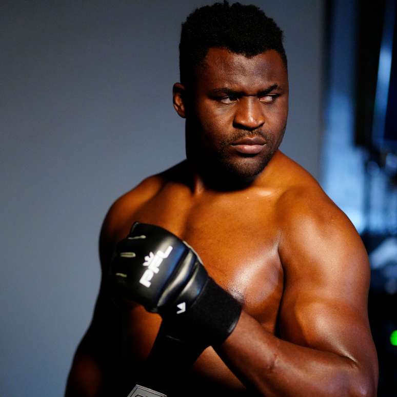 Francis Ngannou agora lutará na PFL 