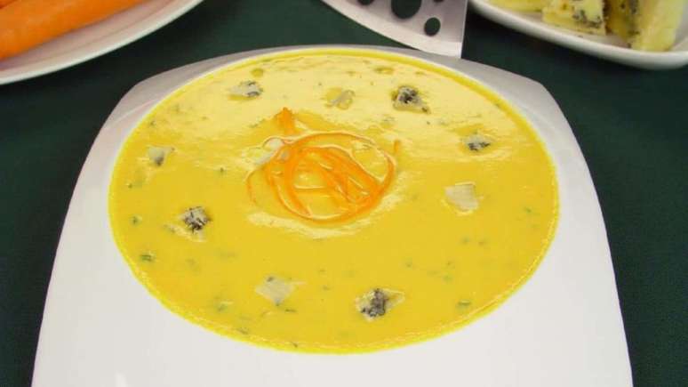 Caldo de cenoura com gorgonzola
