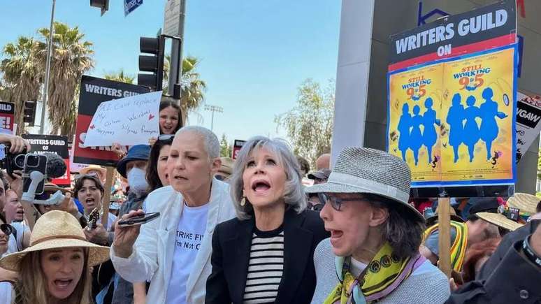 Estrelas como Lily Tomlin e Jane Fonda estão prontas para se juntar aos roteiristas na paralisação