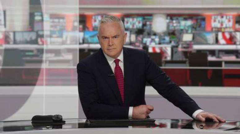 Huw Edwards é apresentador do telejornal Ten O'Clock News.