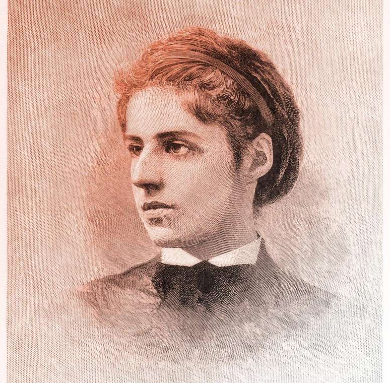 Emma Lazarus foi a autora do poema que homenageia a Estátua da Liberdade