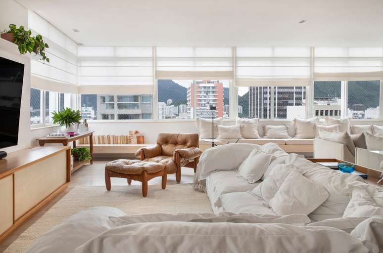 275m² apartment designed by Studio 021 Arquitetura.