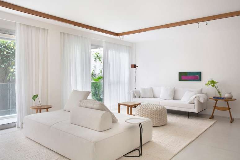 120 m² apartment designed by Diego Raposo Arquitetos.