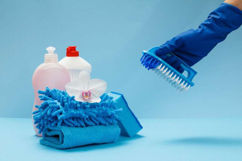 Misturar produtos de limpeza pode causar danos à saúde