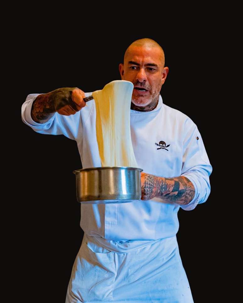 Chef Henrique Fogaça comanda os fogões do Sal Gastronomia
