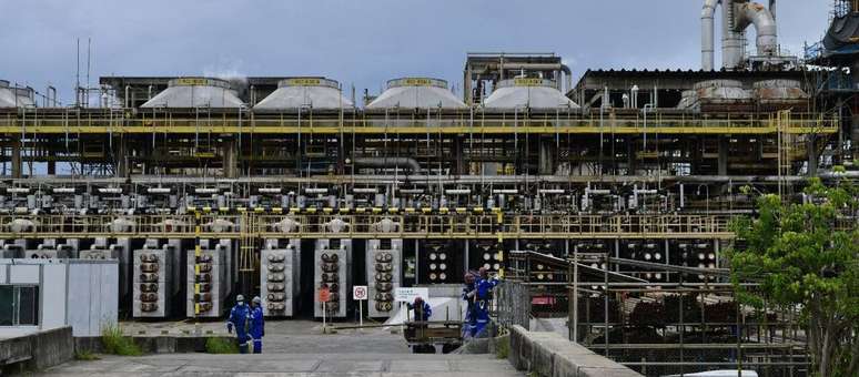 Refinaria de Mataripe, ex-Landulpho Alves (Rlam), na Bahia; Acelen reativará unidade que havia sido hibernada pela Petrobras para melhorar produção de gasolina