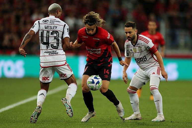 No primeiro jogo da semifinal da Copa do Brasil, Grêmio perde para o  Flamengo na Arena