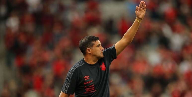 Wesley Carvalho praises Athletico’s performance, but stresses: “We weren’t effective”