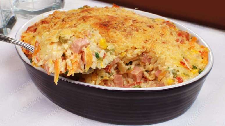 Arroz de forno com mortadela