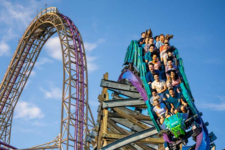 Com estrutura de ferro e madeira, a Iron Gwazi pode ser a mais temida (ou mais amada) montanha-russa do Busch Gardens