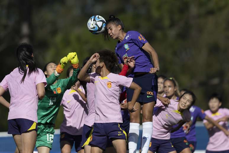 Lauren celebra convocação para Copa do Mundo –