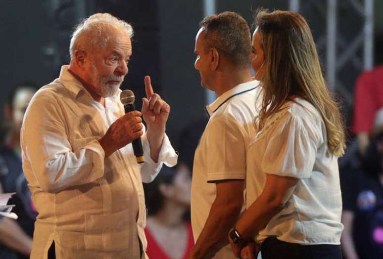 Lula, Waguinho e Daniela Carneiro em comício no ano passado