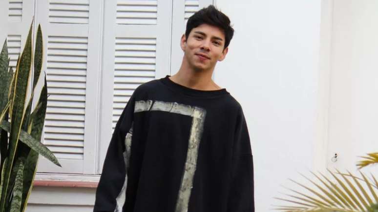 Ind&iacute;gena do povo Kaixana, Maur&iacute;cio ganhou uma bolsa para cursar moda em S&atilde;o Paulo